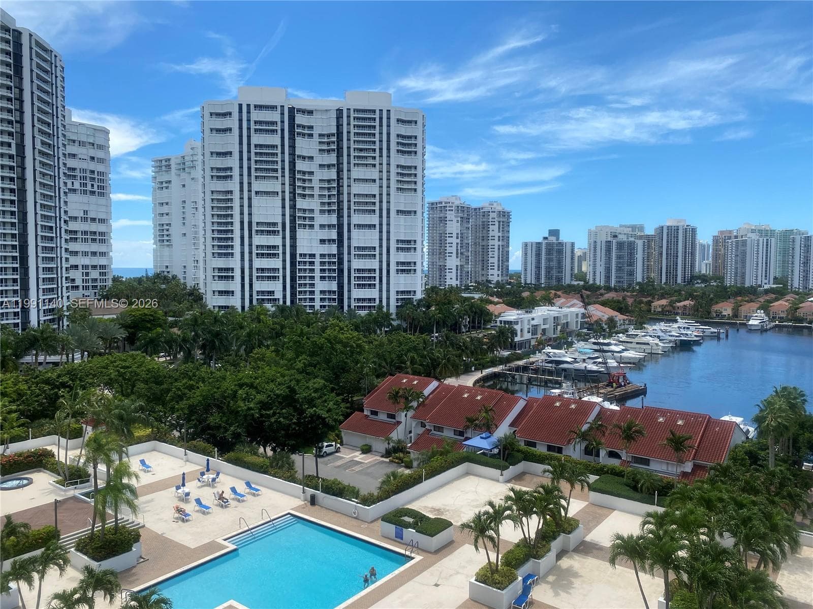 3640 Yacht Club Dr 1009 photo 2