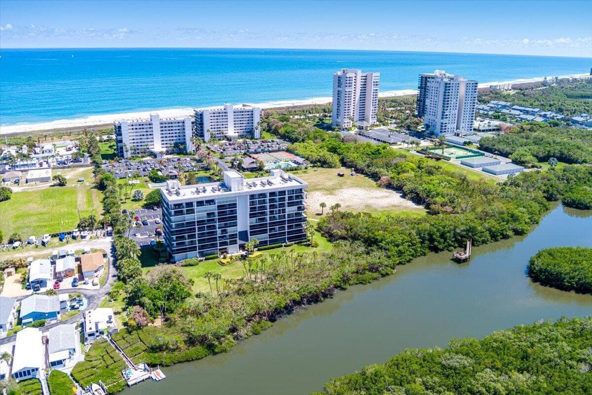 5059 N Hwy A1a 401 photo 1