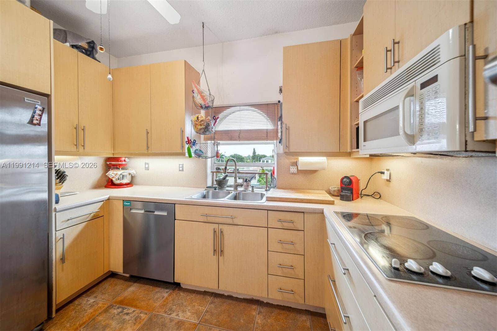 9008 Collins Ave 402 photo 19