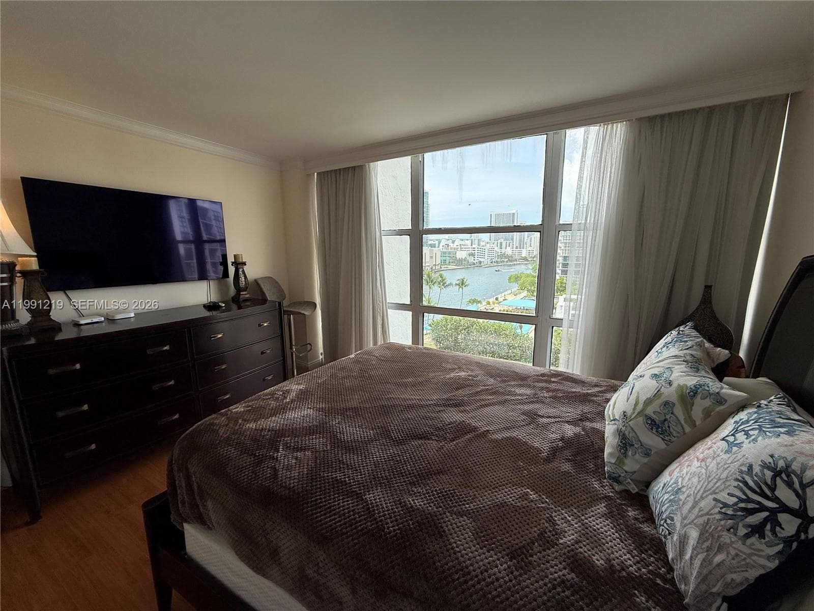 1000 Parkview Dr 720 photo 12
