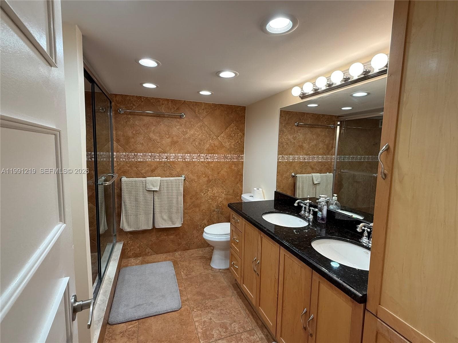 1000 Parkview Dr 720 photo 15