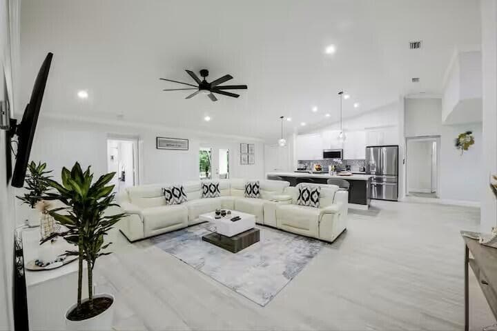 11038 Persimmon Boulevard photo 2