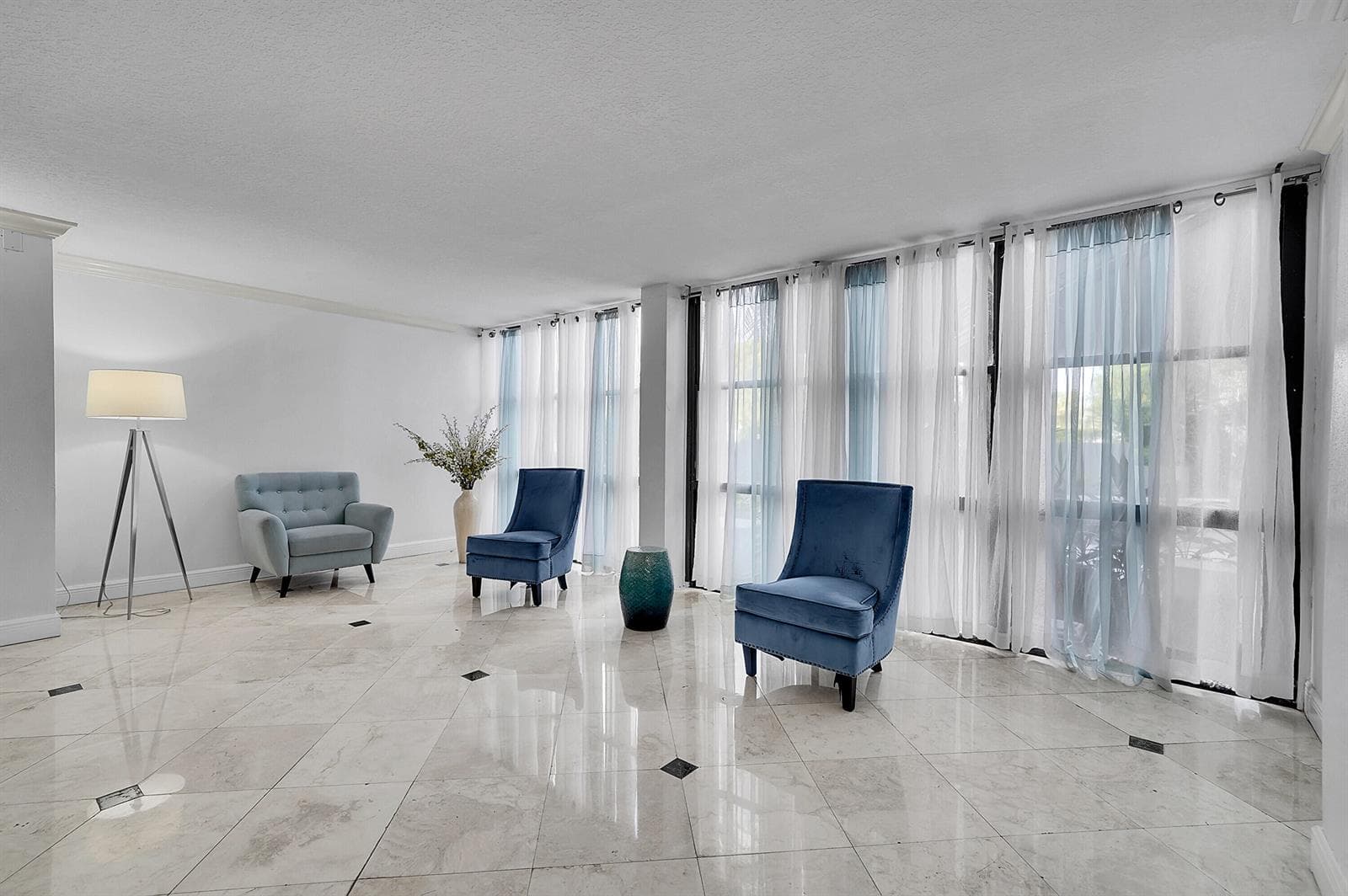 1000 Parkview Drive Unit 306 photo 6