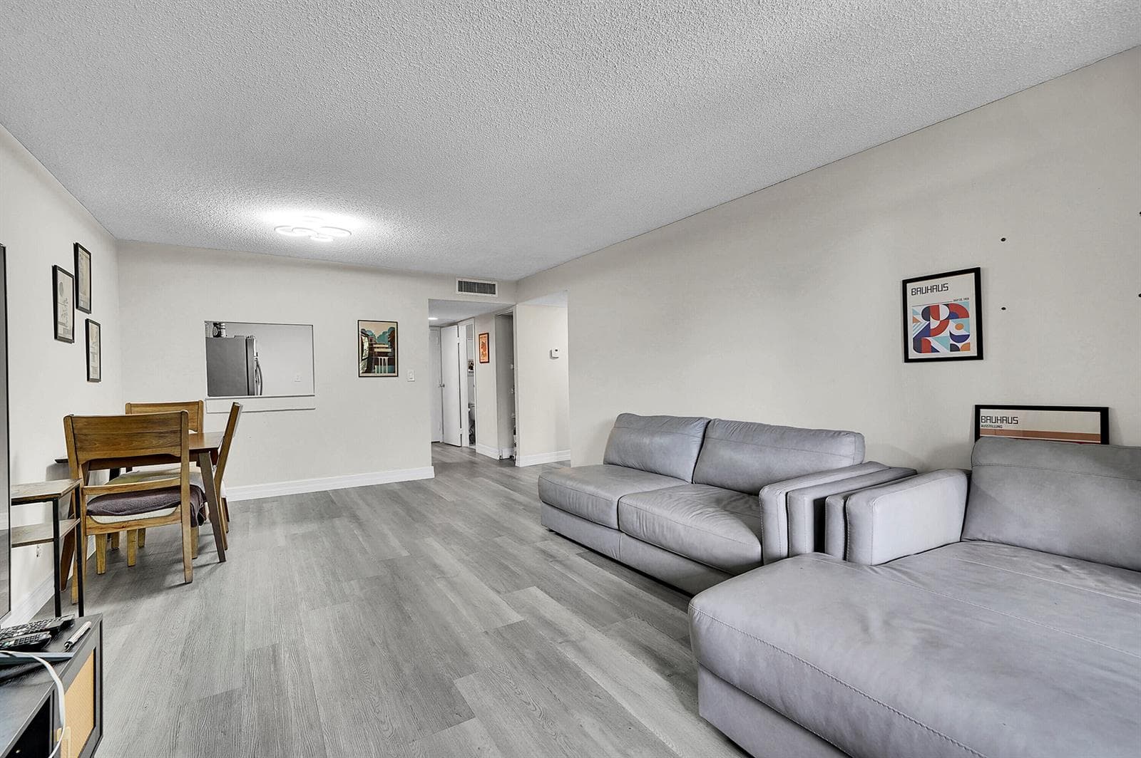 1000 Parkview Drive Unit 306 photo 22