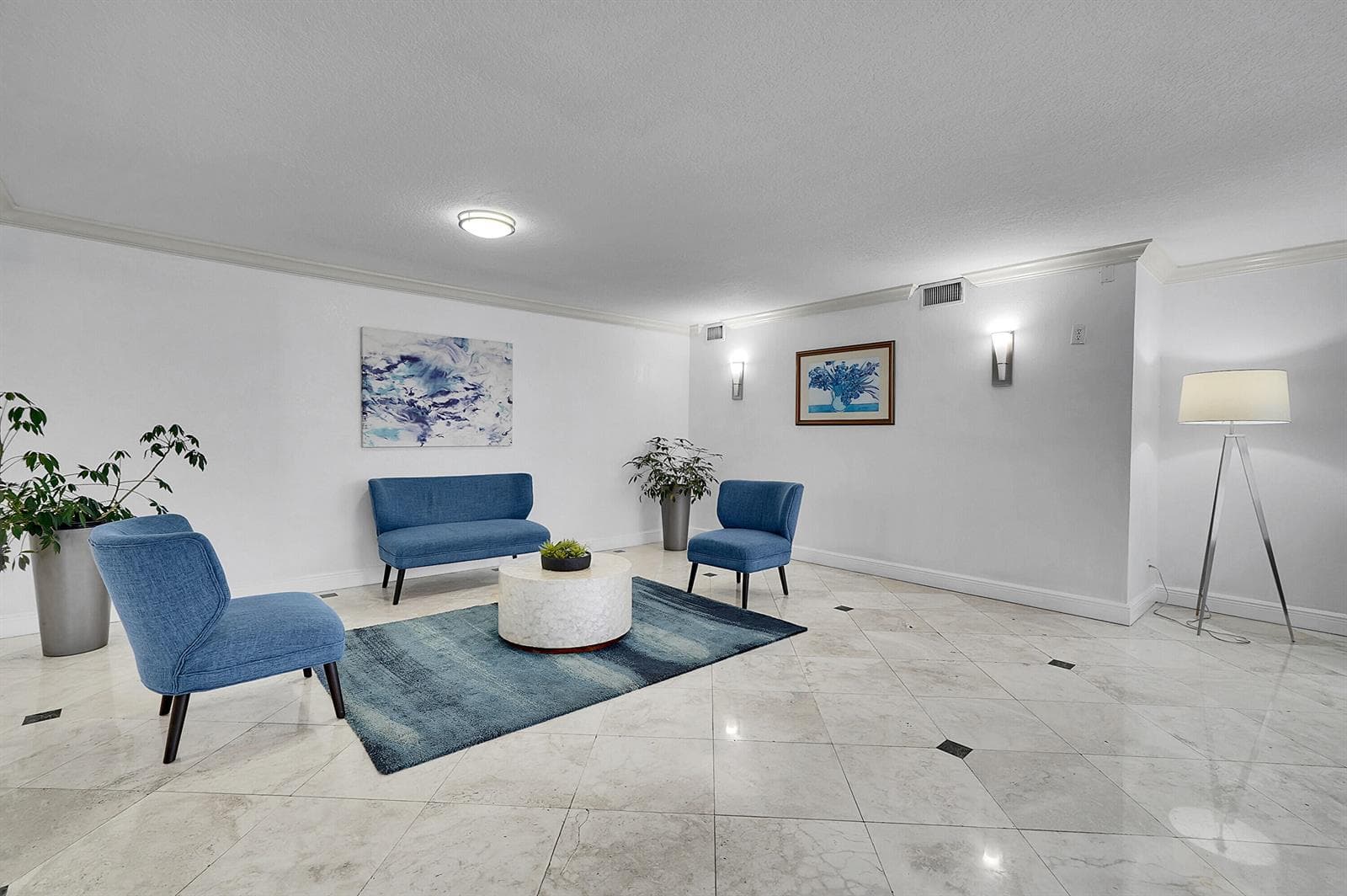 1000 Parkview Drive Unit 306 photo 7
