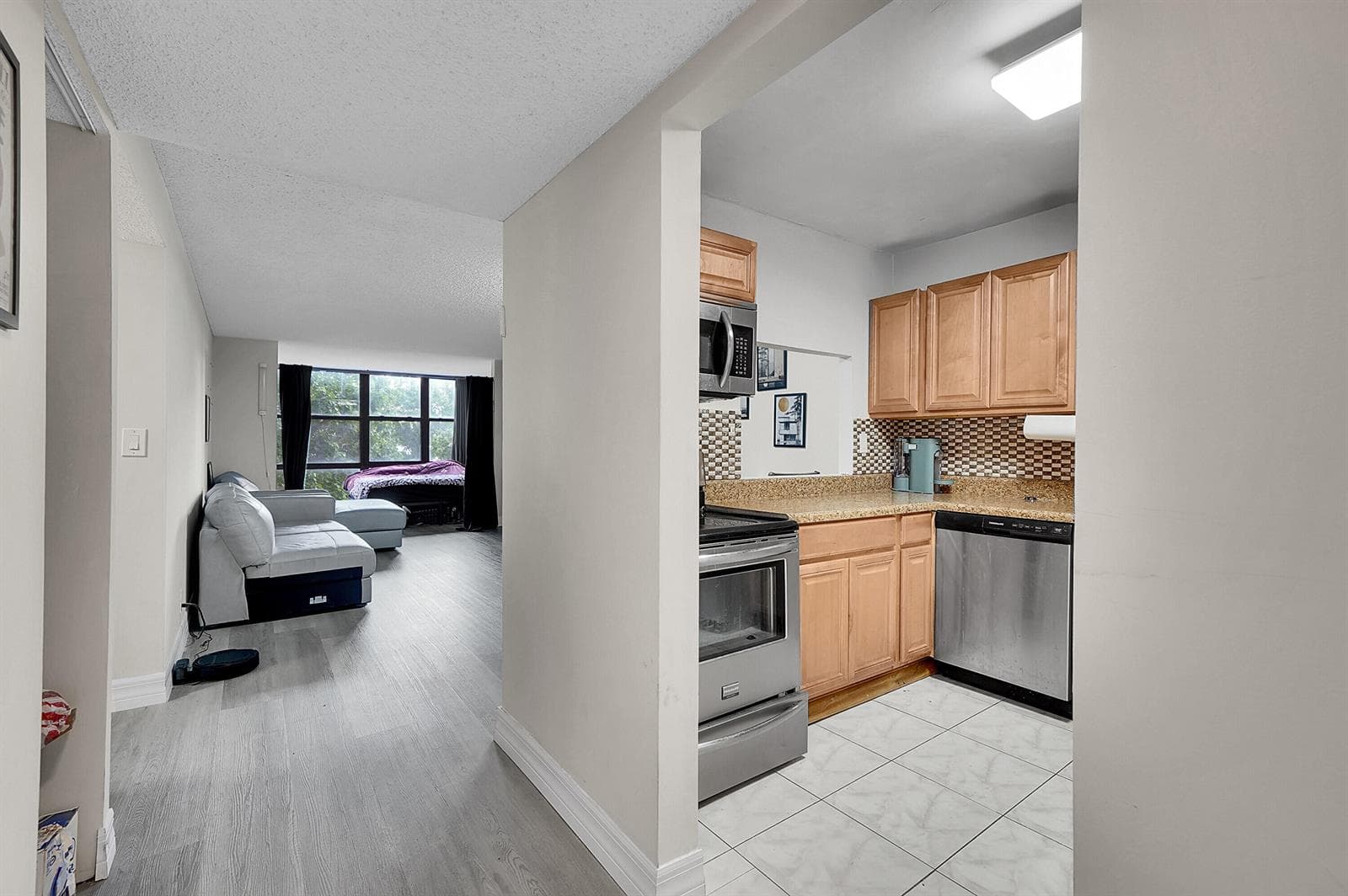 1000 Parkview Drive Unit 306 photo 10