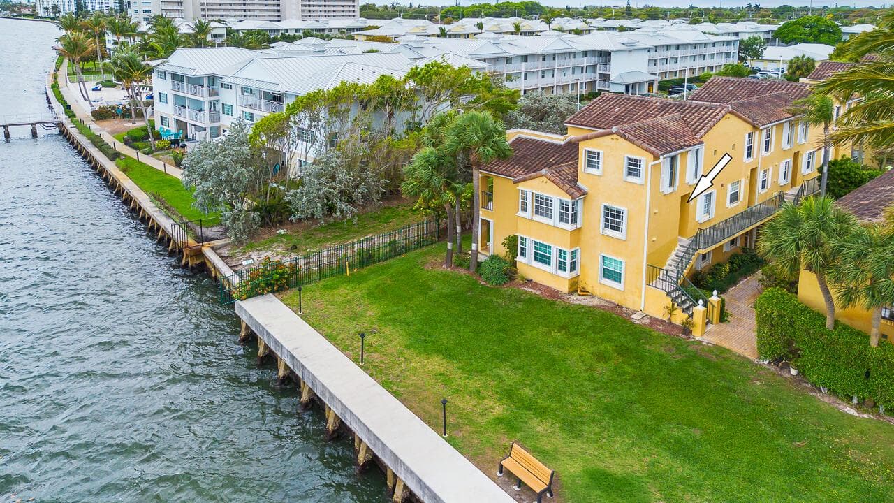 1060 Lake Shore Drive 201 photo 1