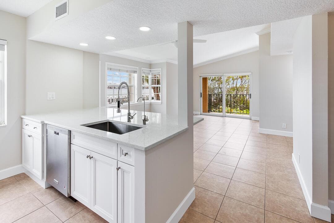 1060 Lake Shore Drive 201 photo 20