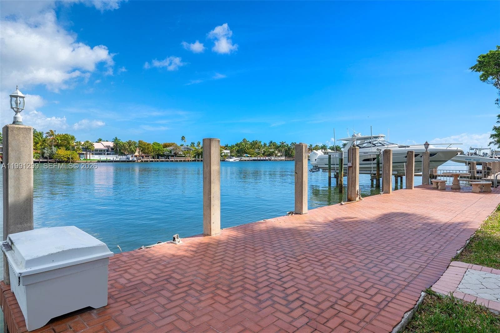 1047 Southlake Dr photo 6