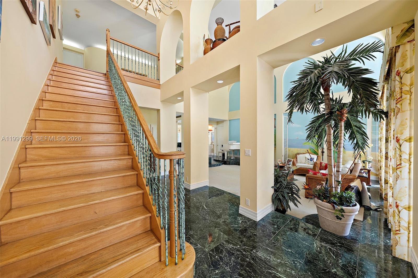 1047 Southlake Dr photo 10