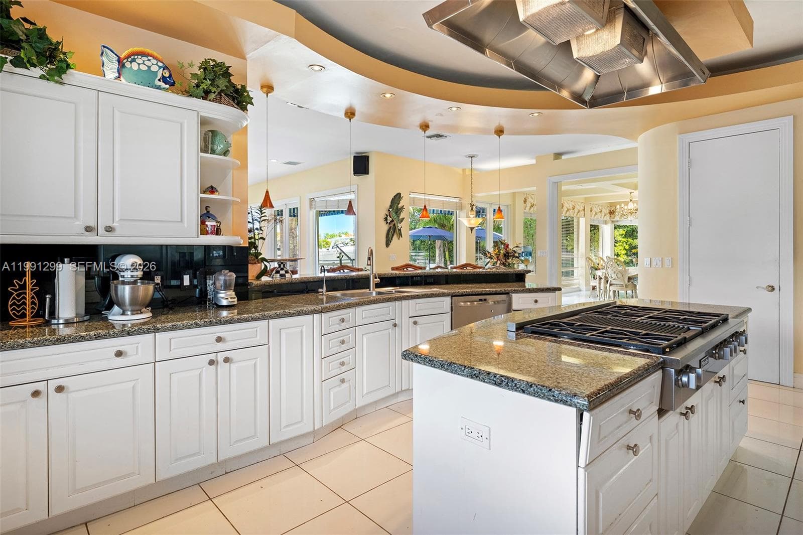 1047 Southlake Dr photo 18