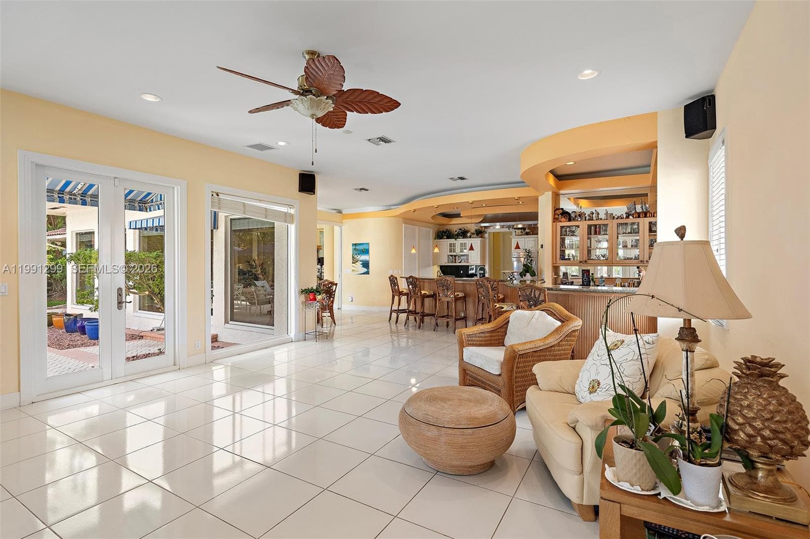 1047 Southlake Dr photo 15