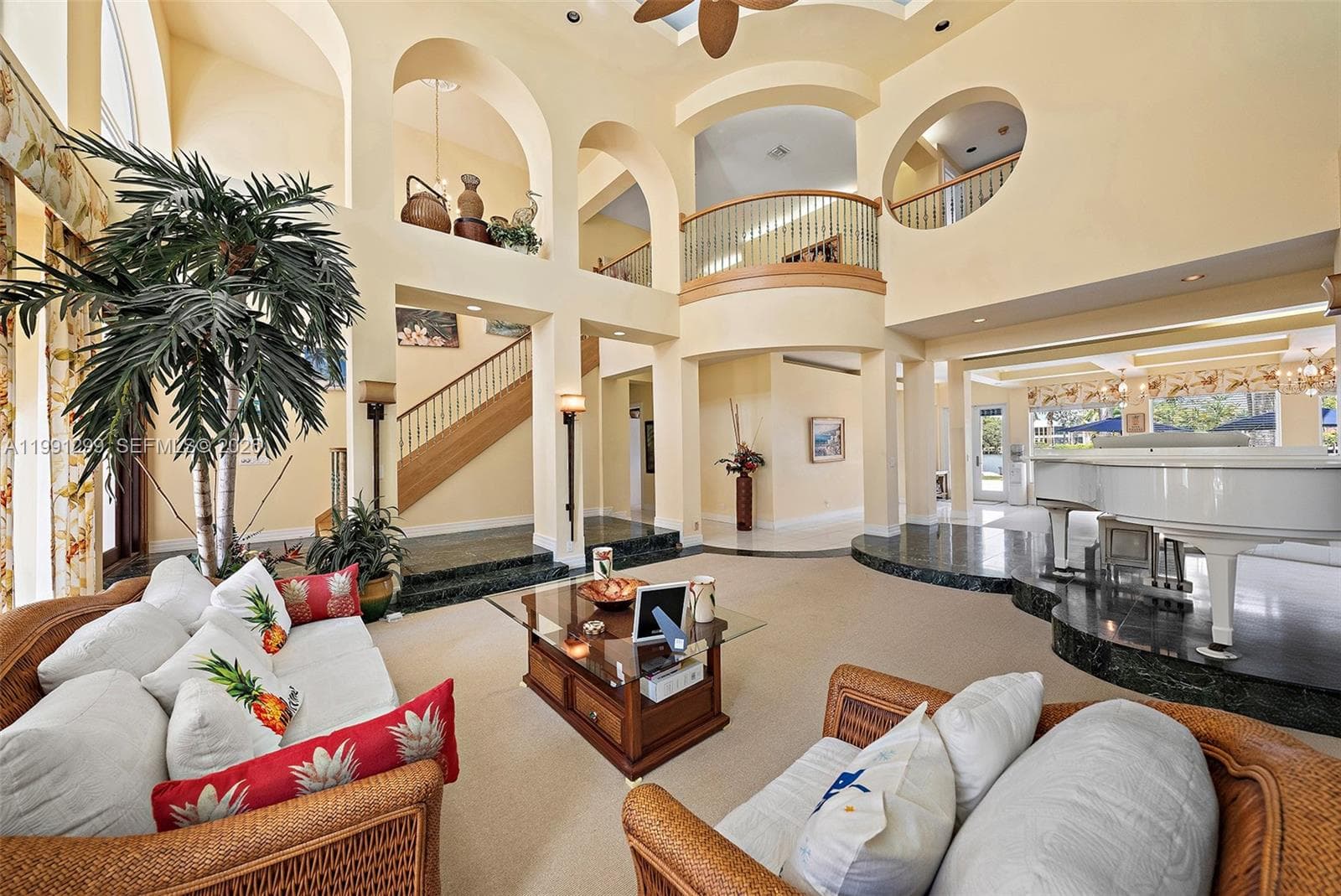 1047 Southlake Dr photo 11