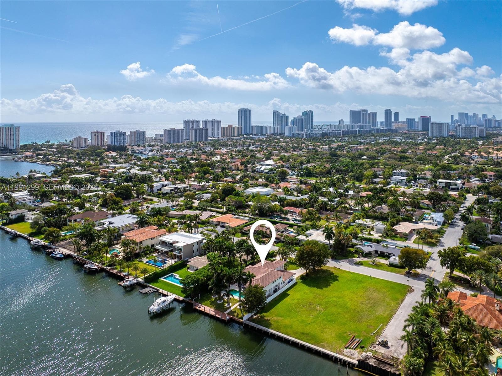 1047 Southlake Dr photo 4