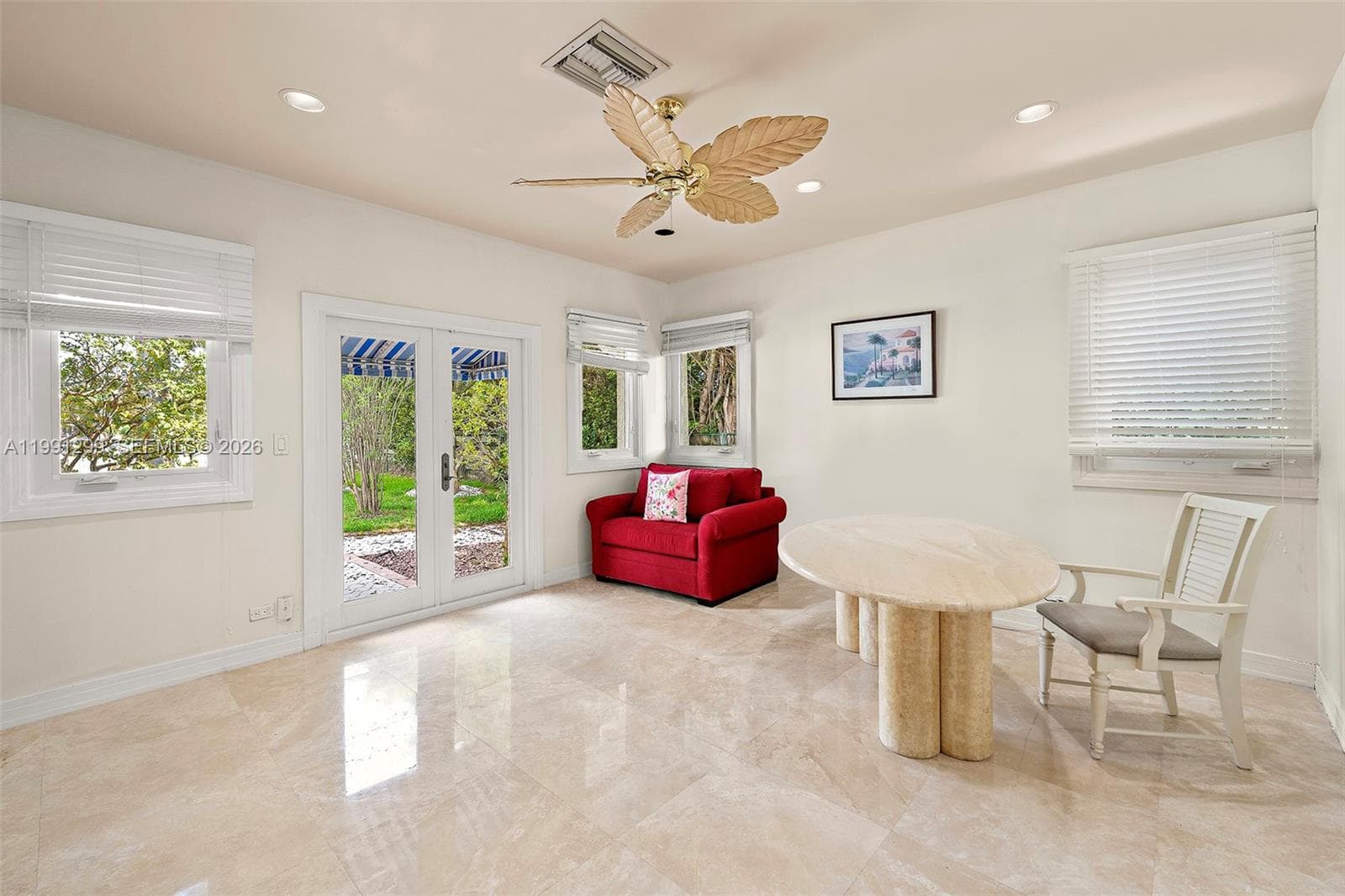 1047 Southlake Dr photo 21