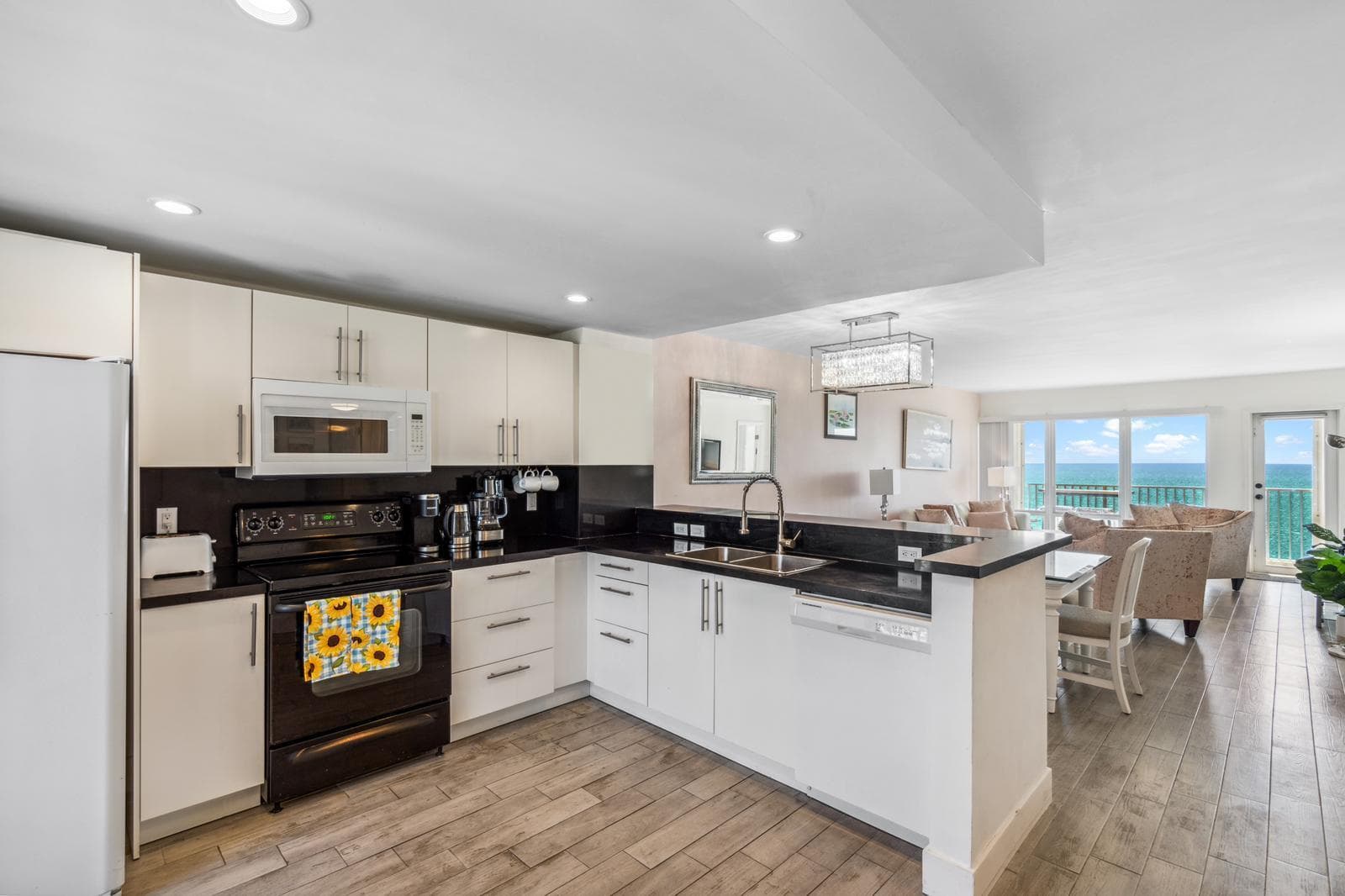 750 N Ocean Boulevard 1507 photo 5