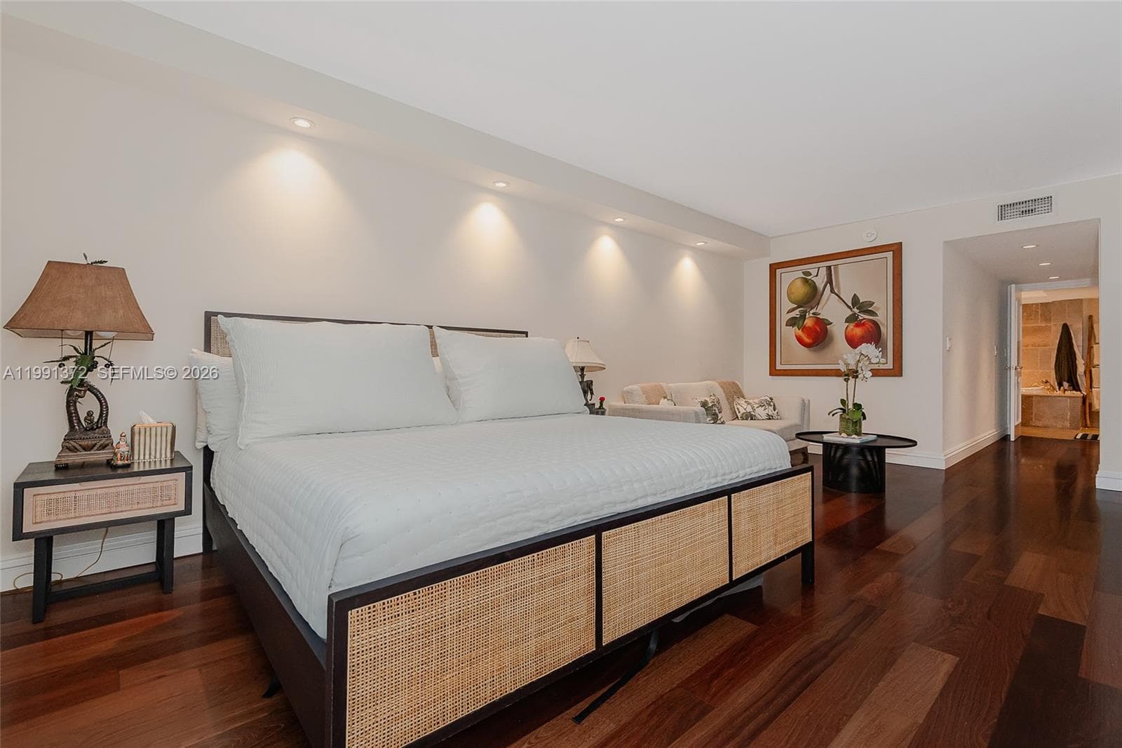 600 Grapetree Dr 9GN photo 17