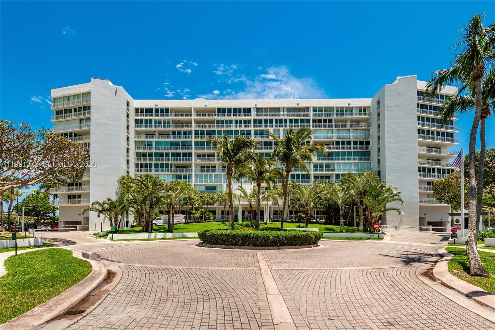 600 Grapetree Dr 9GN photo 1