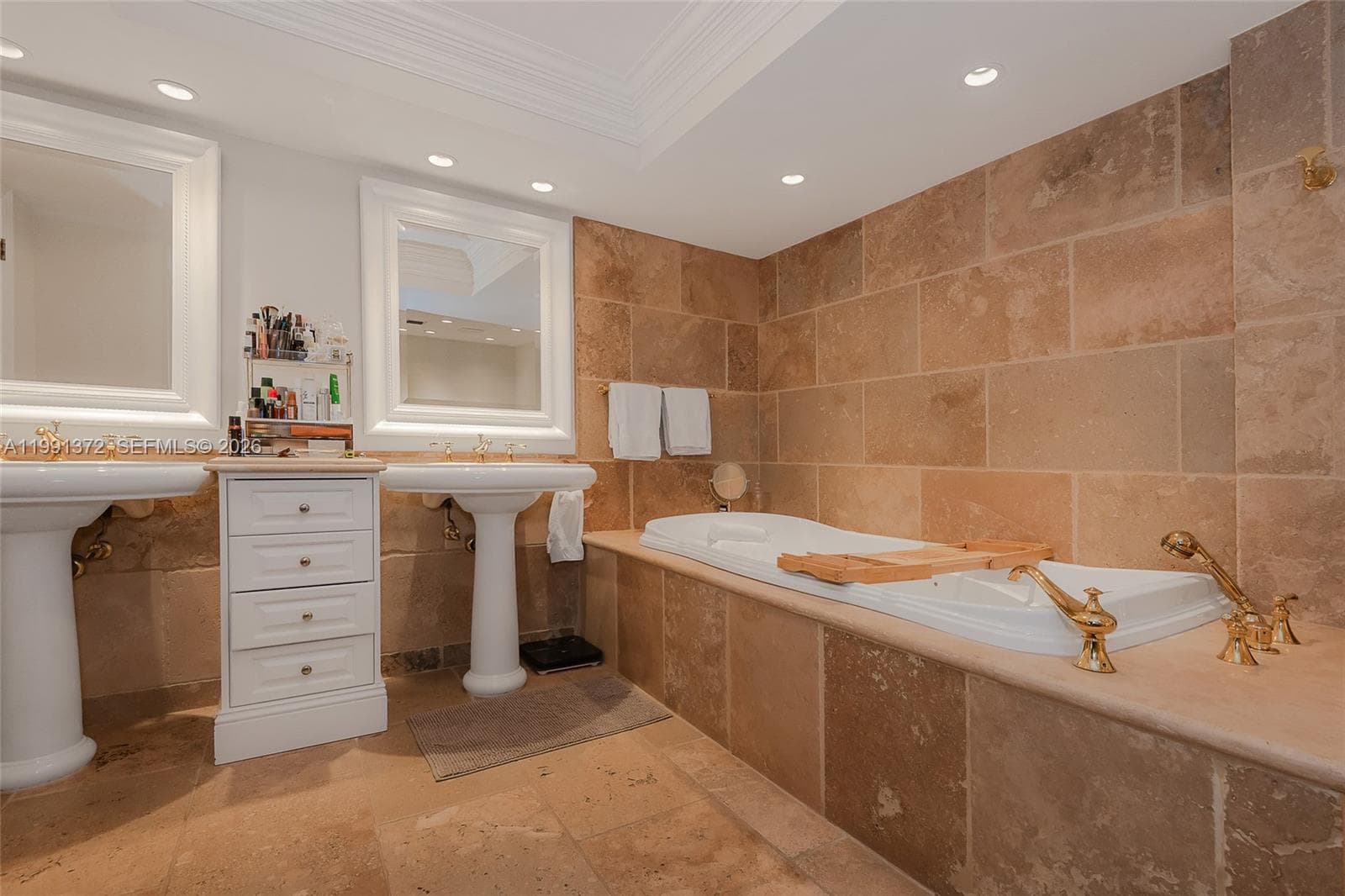600 Grapetree Dr 9GN photo 20