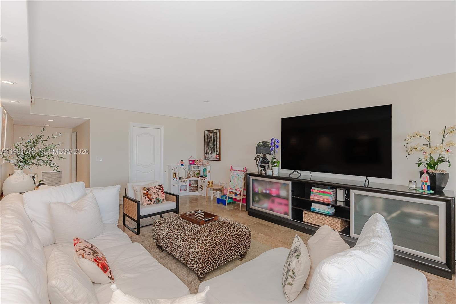600 Grapetree Dr 9GN photo 9
