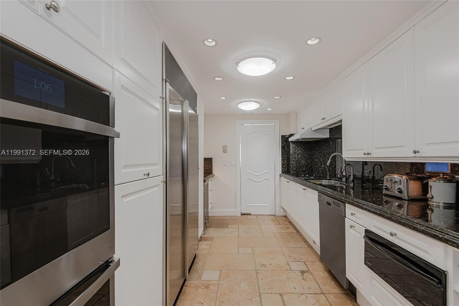 600 Grapetree Dr 9GN photo 14