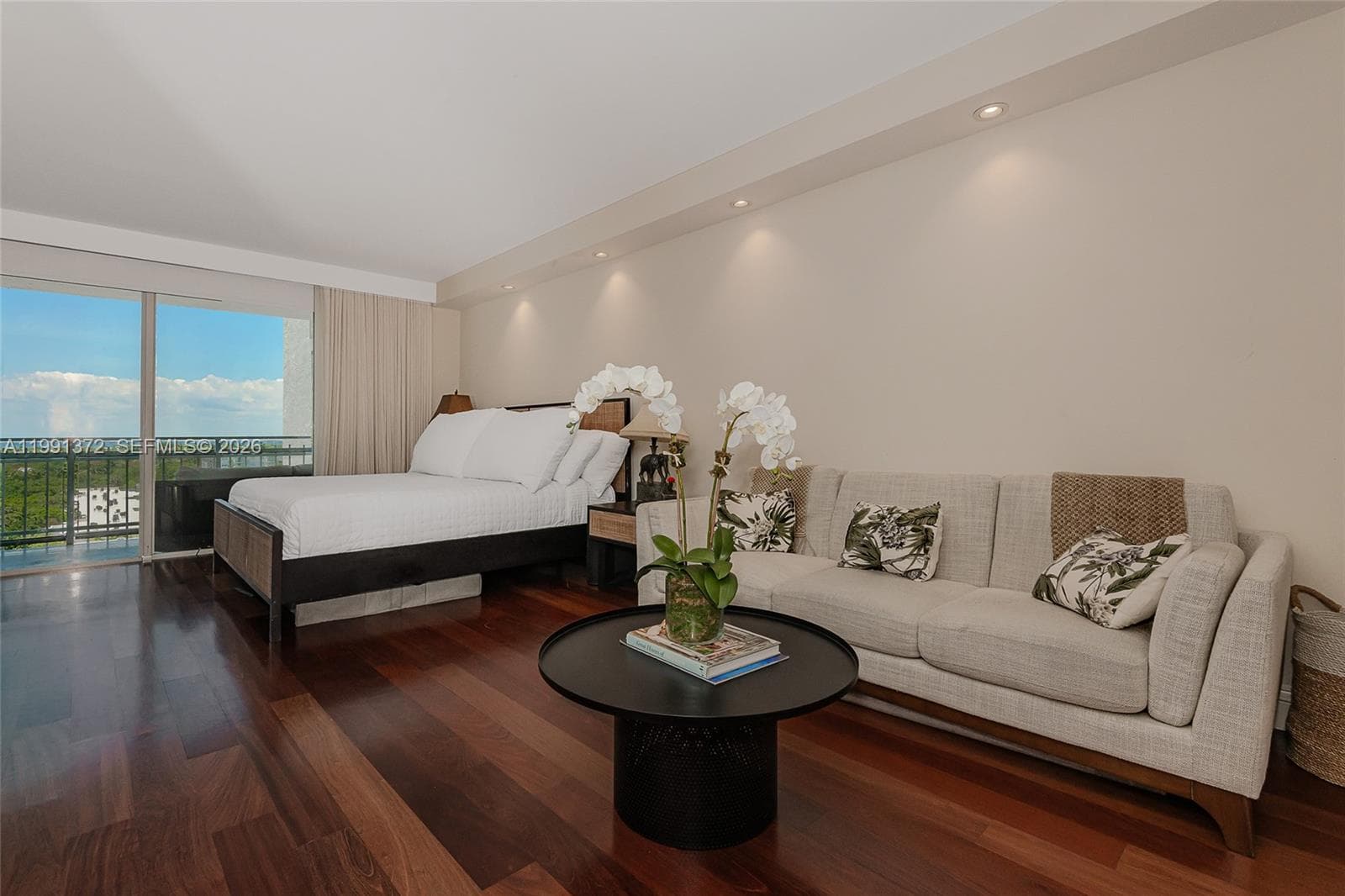 600 Grapetree Dr 9GN photo 15