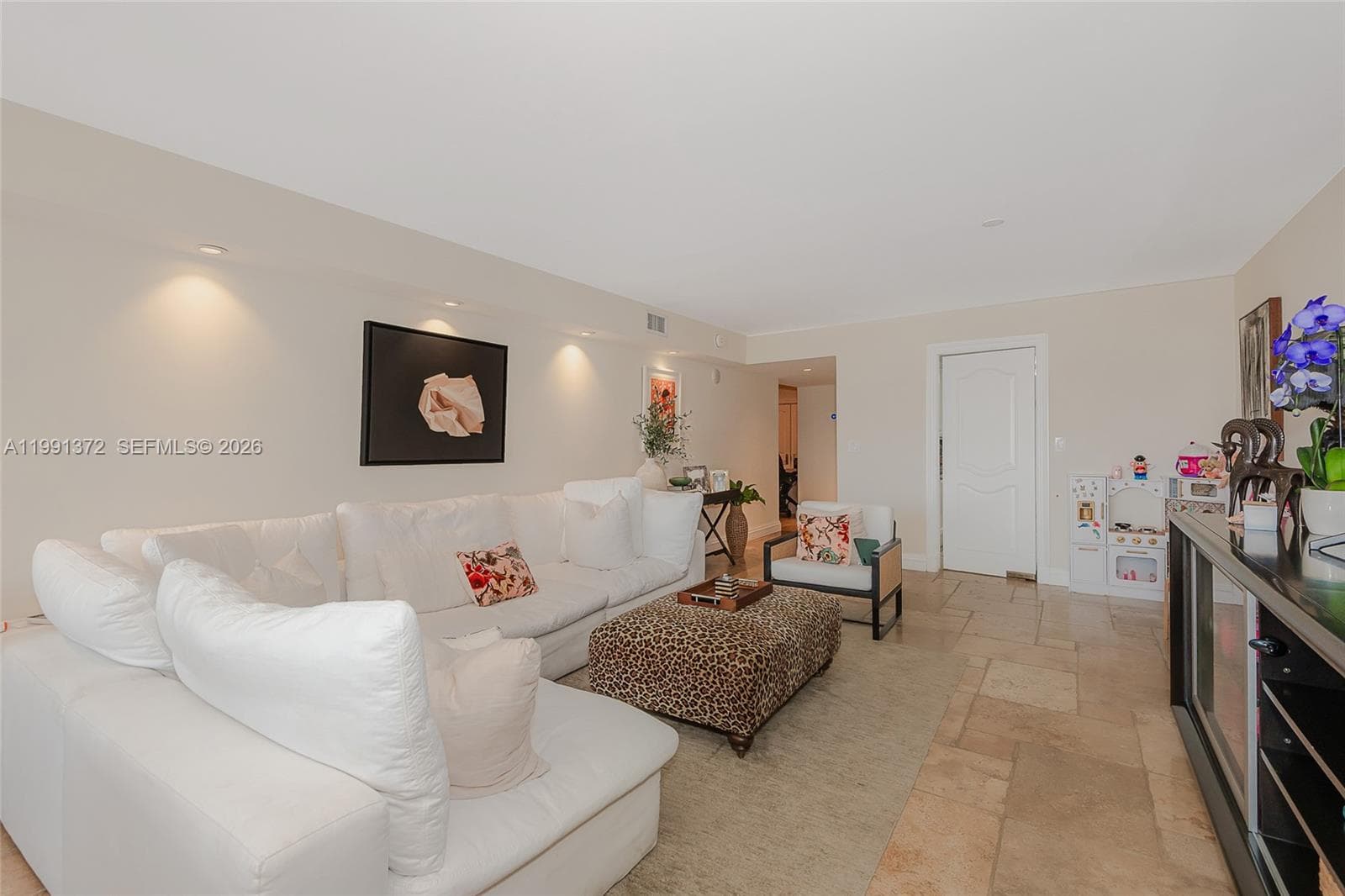 600 Grapetree Dr 9GN photo 8