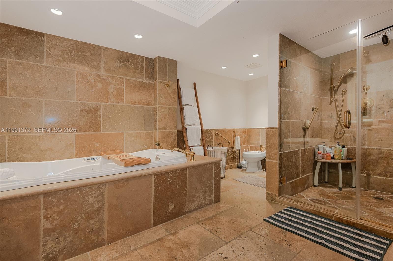 600 Grapetree Dr 9GN photo 21