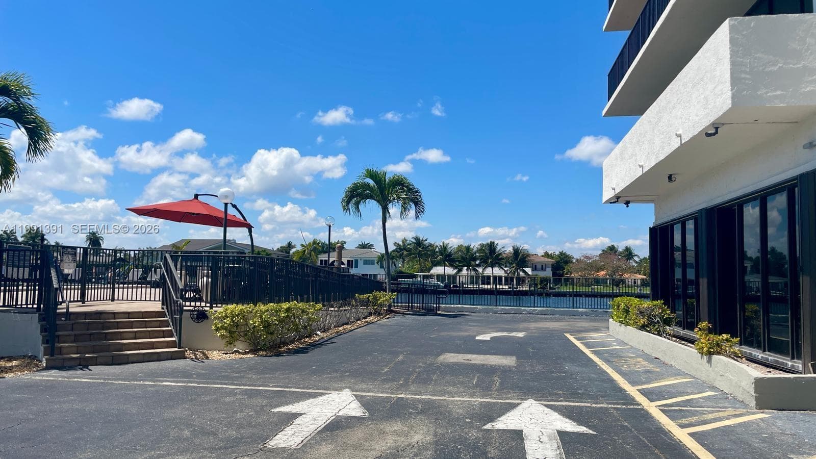 2017 OCEAN DR 405W photo 16