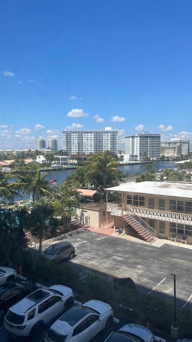 2017 OCEAN DR 405W photo 18