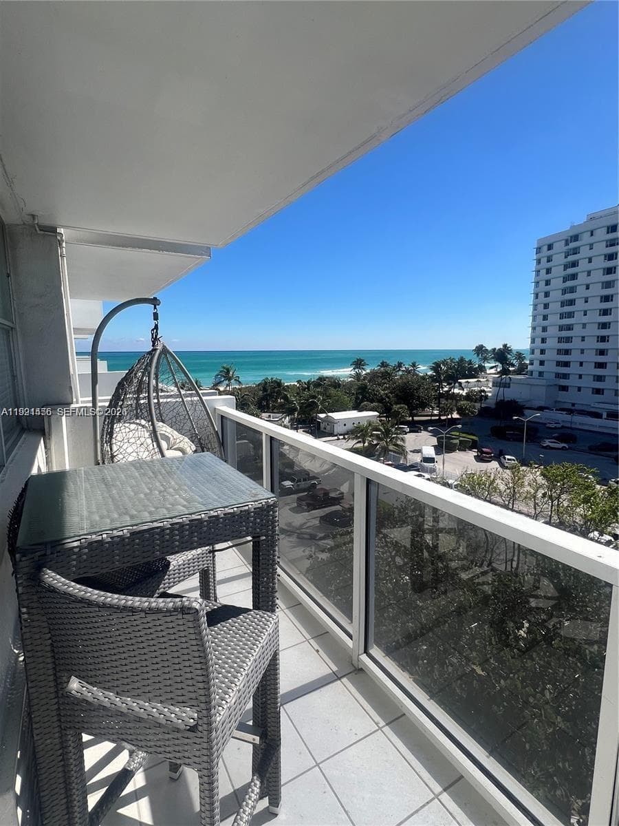 5313 Collins Ave 704 photo 4