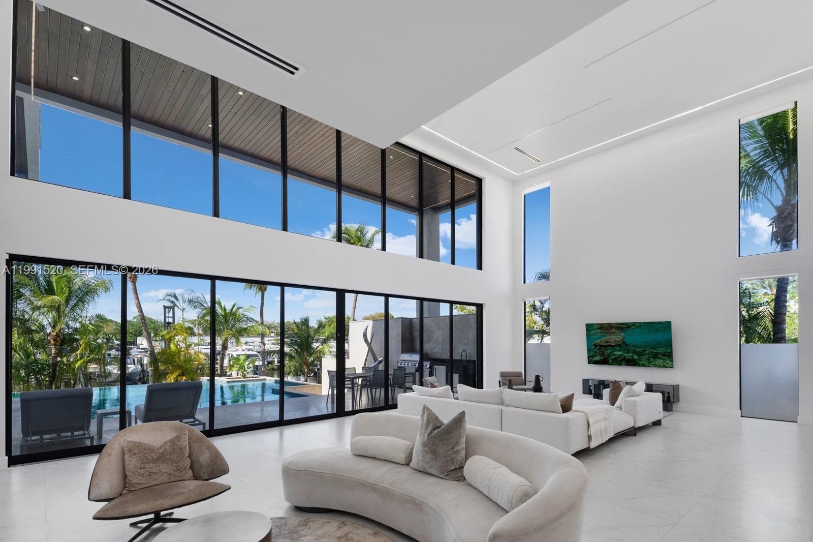 775 77th Ter photo 3