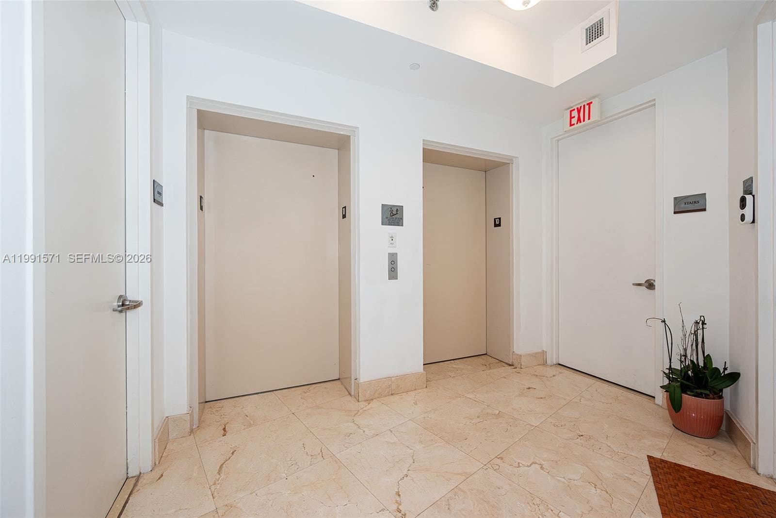 16001 collins ave 1005 photo 1