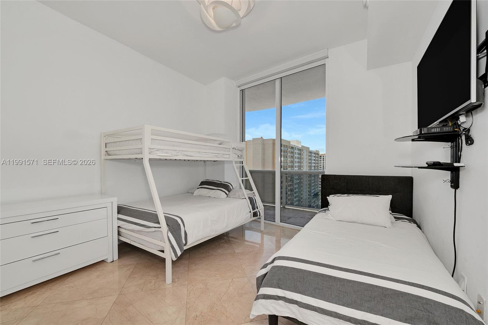 16001 collins ave 1005 photo 19