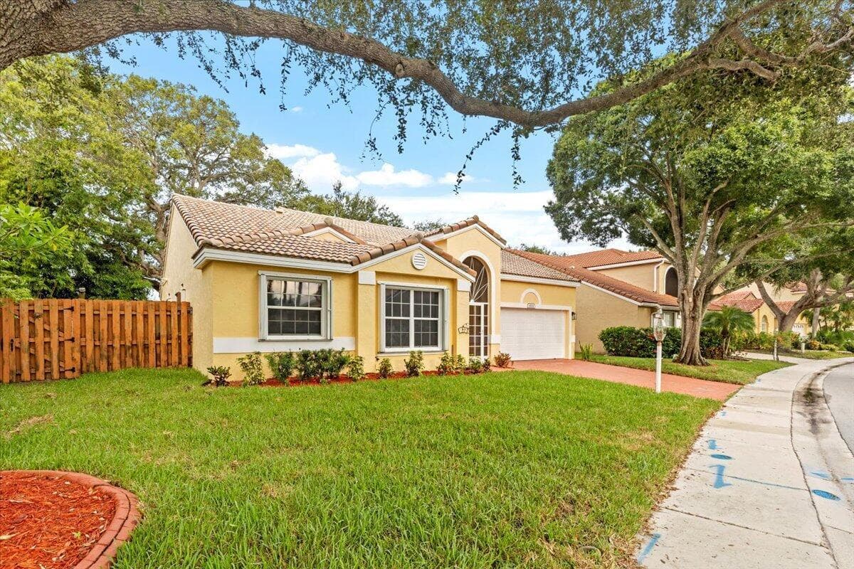 1033 W Siena Oaks Cir Circle W photo 1