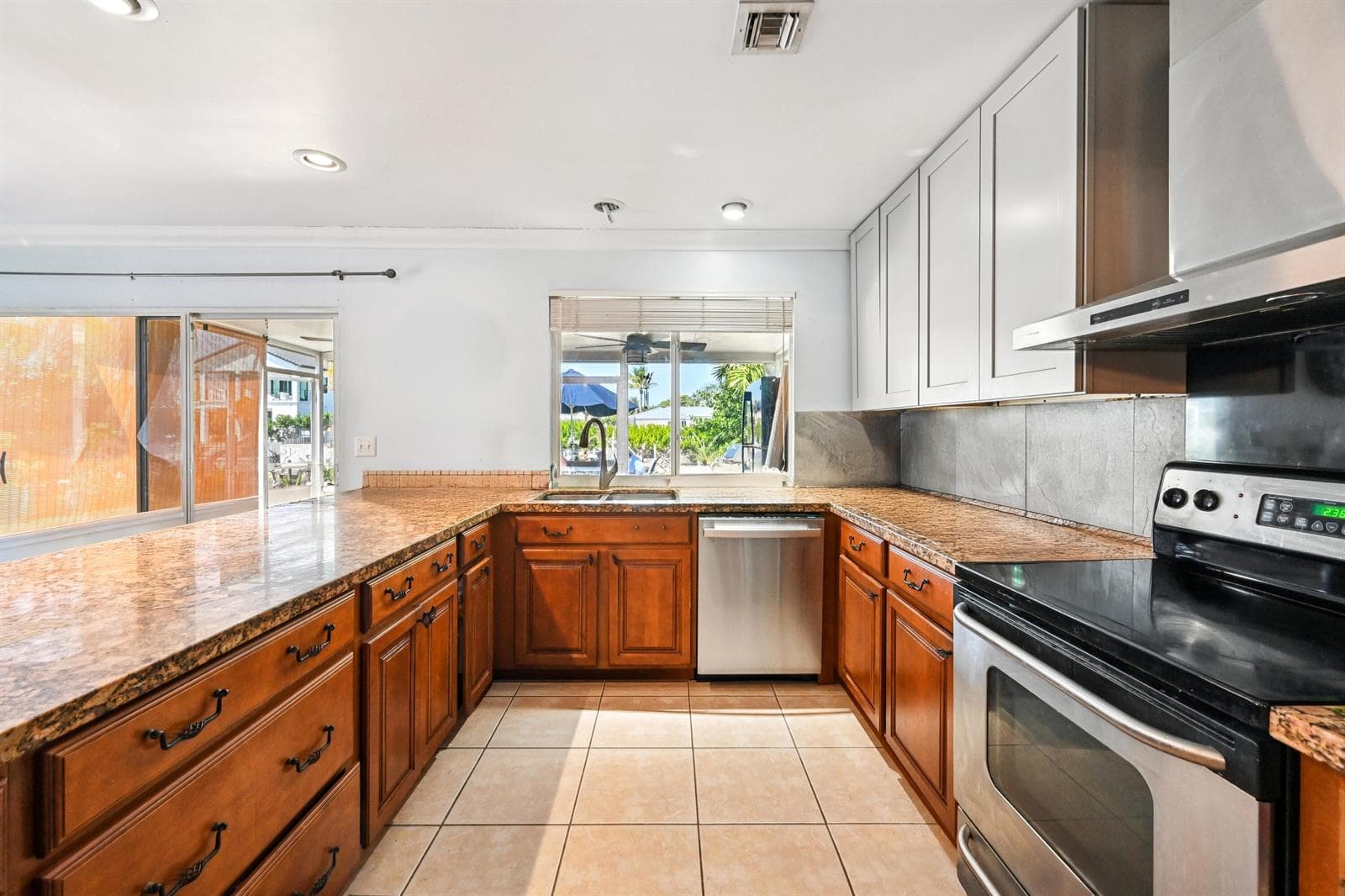 605 Inlet Road photo 2