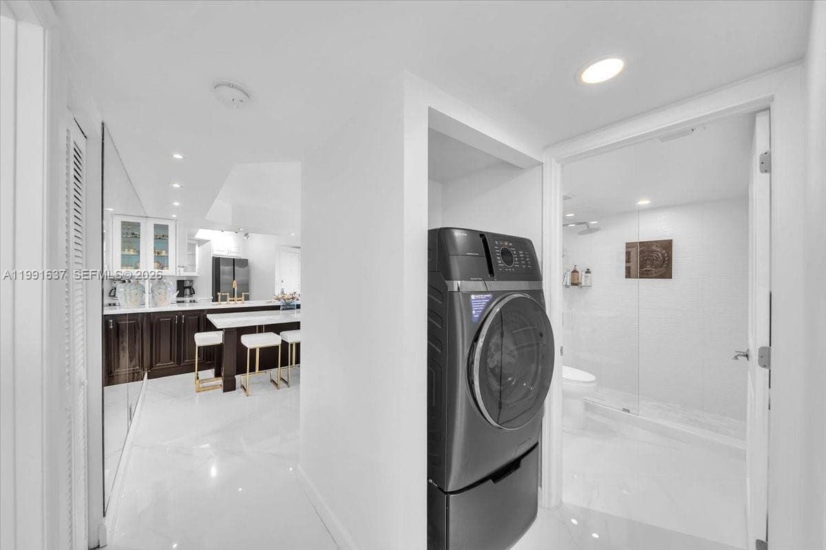 6767 Collins Ave 1110 photo 23