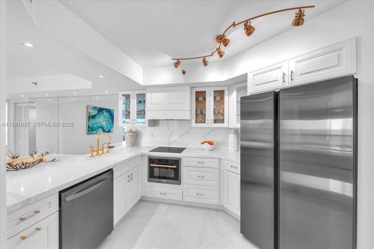 6767 Collins Ave 1110 photo 12
