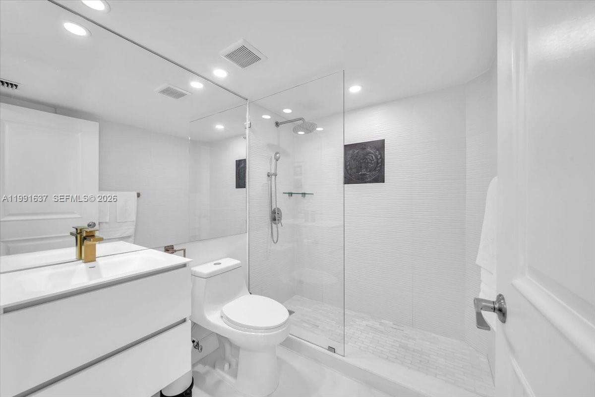 6767 Collins Ave 1110 photo 22