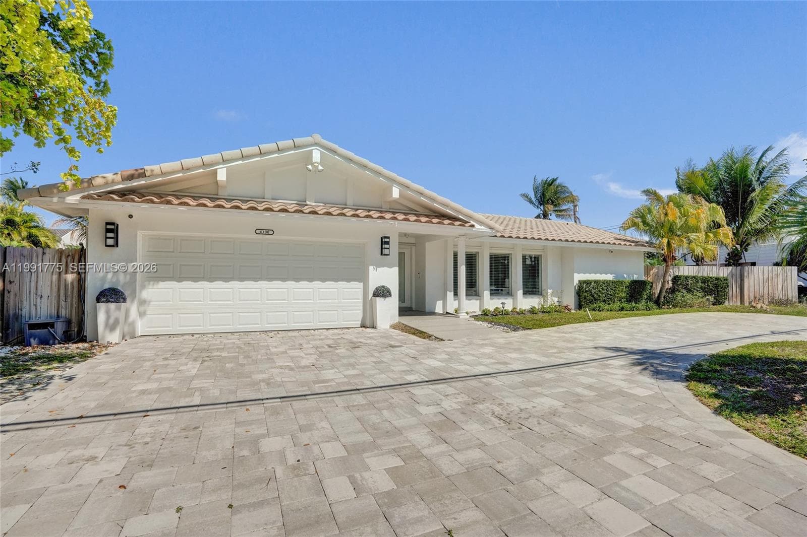 4100 Bayview Dr photo 2