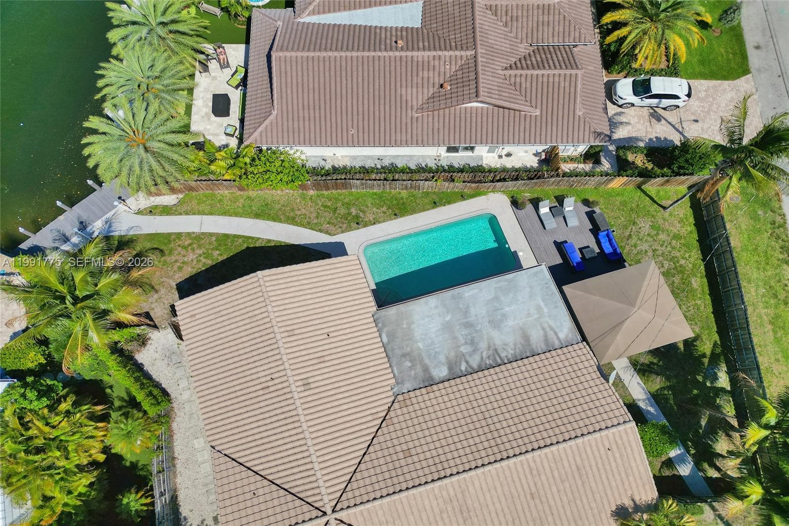 4100 Bayview Dr photo 3