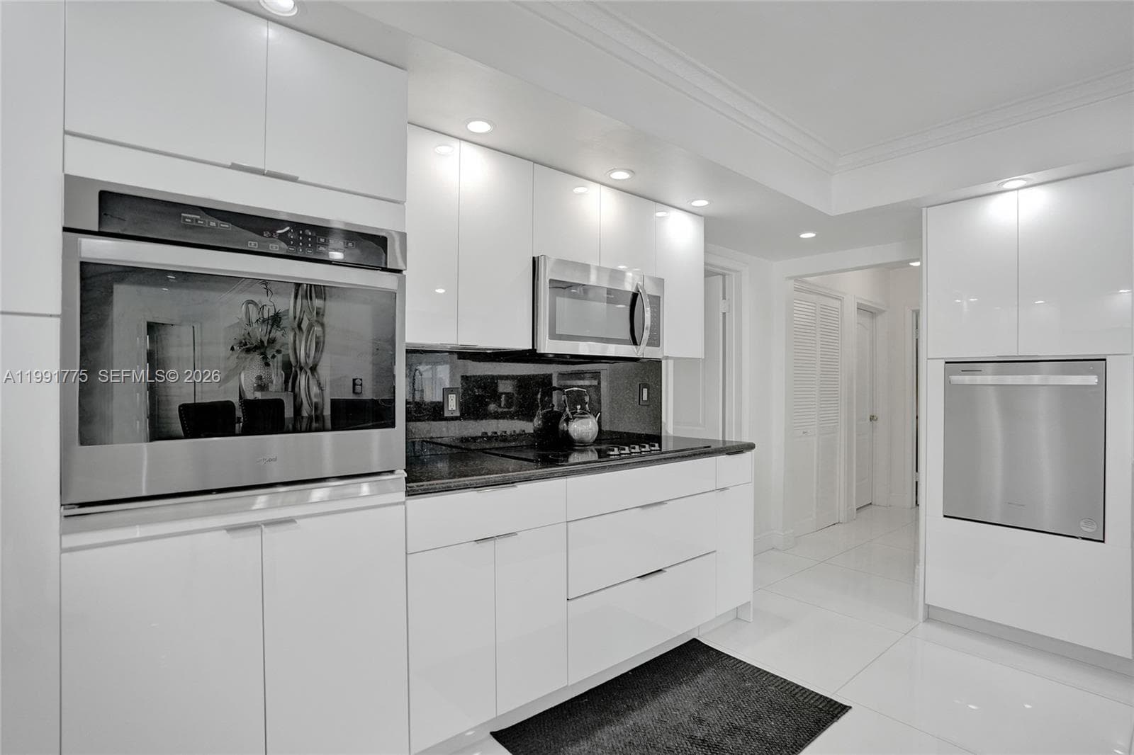 4100 Bayview Dr photo 4