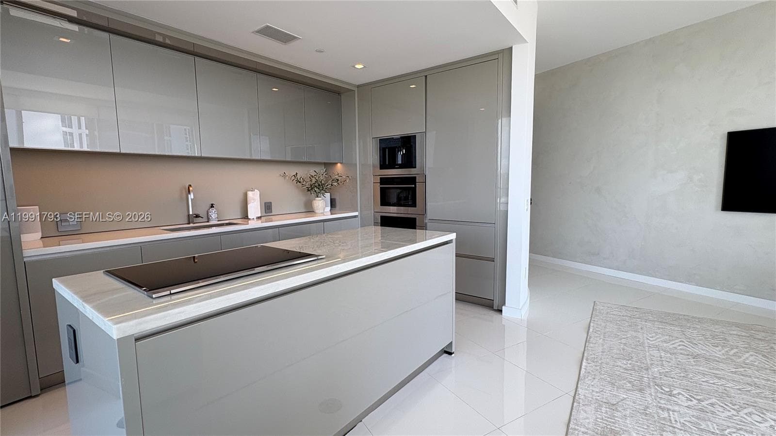 18975 Collins Ave 905 photo 4