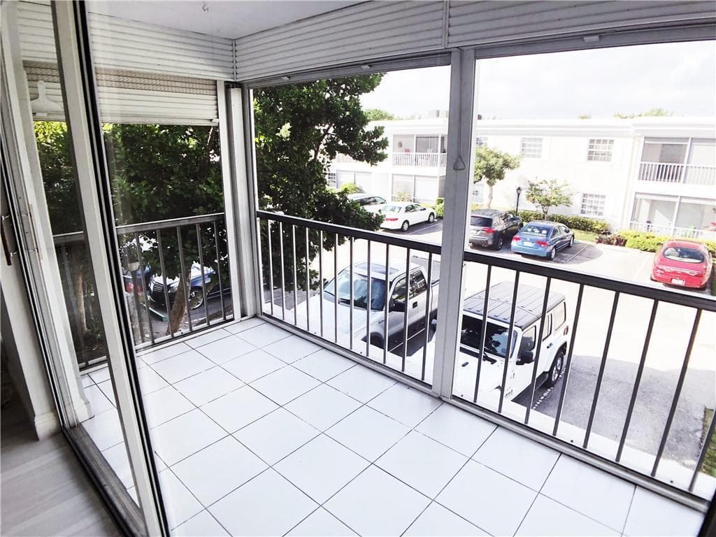6521 Bay Club Drive 4 photo 2
