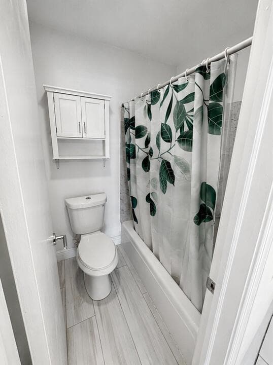6521 Bay Club Drive 4 photo 9