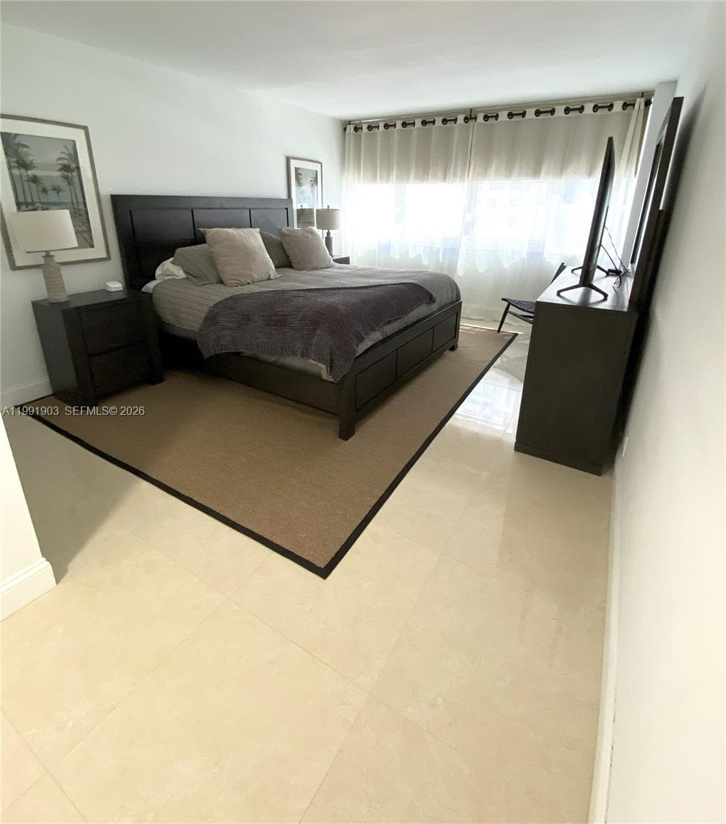 2030 Ocean Dr 821 photo 23