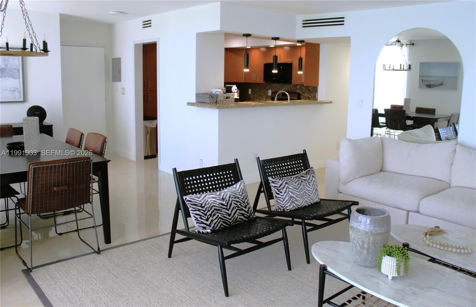 2030 Ocean Dr 821 photo 9