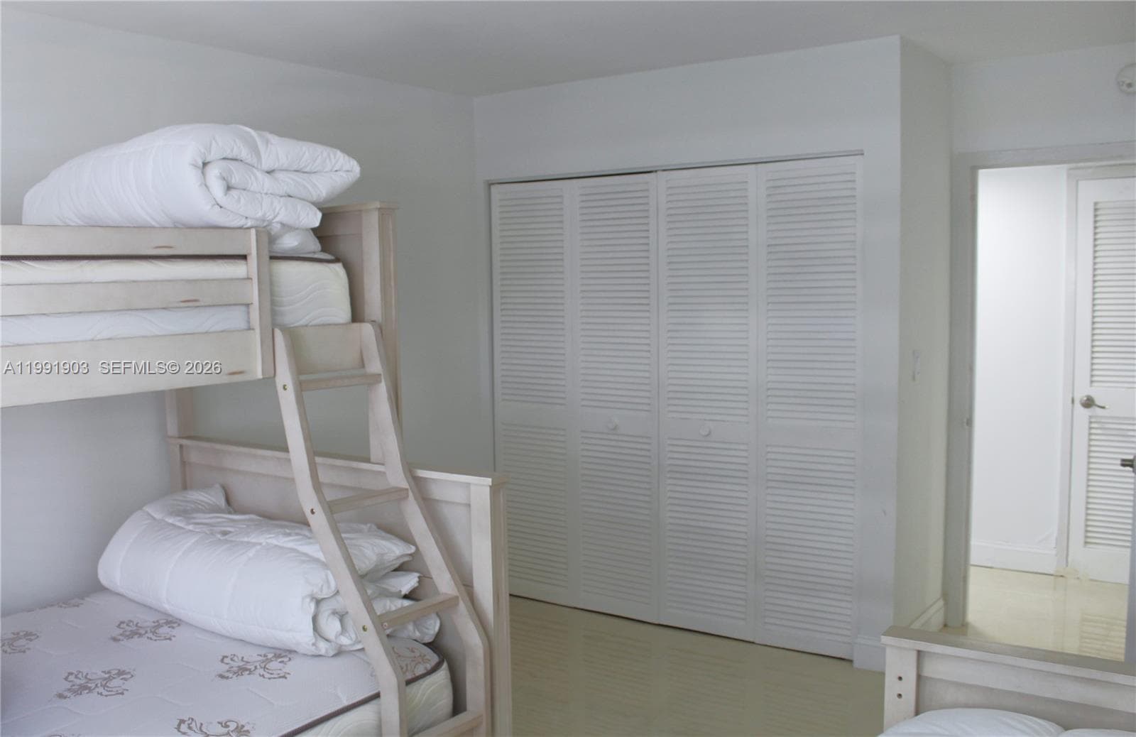 2030 Ocean Dr 821 photo 21