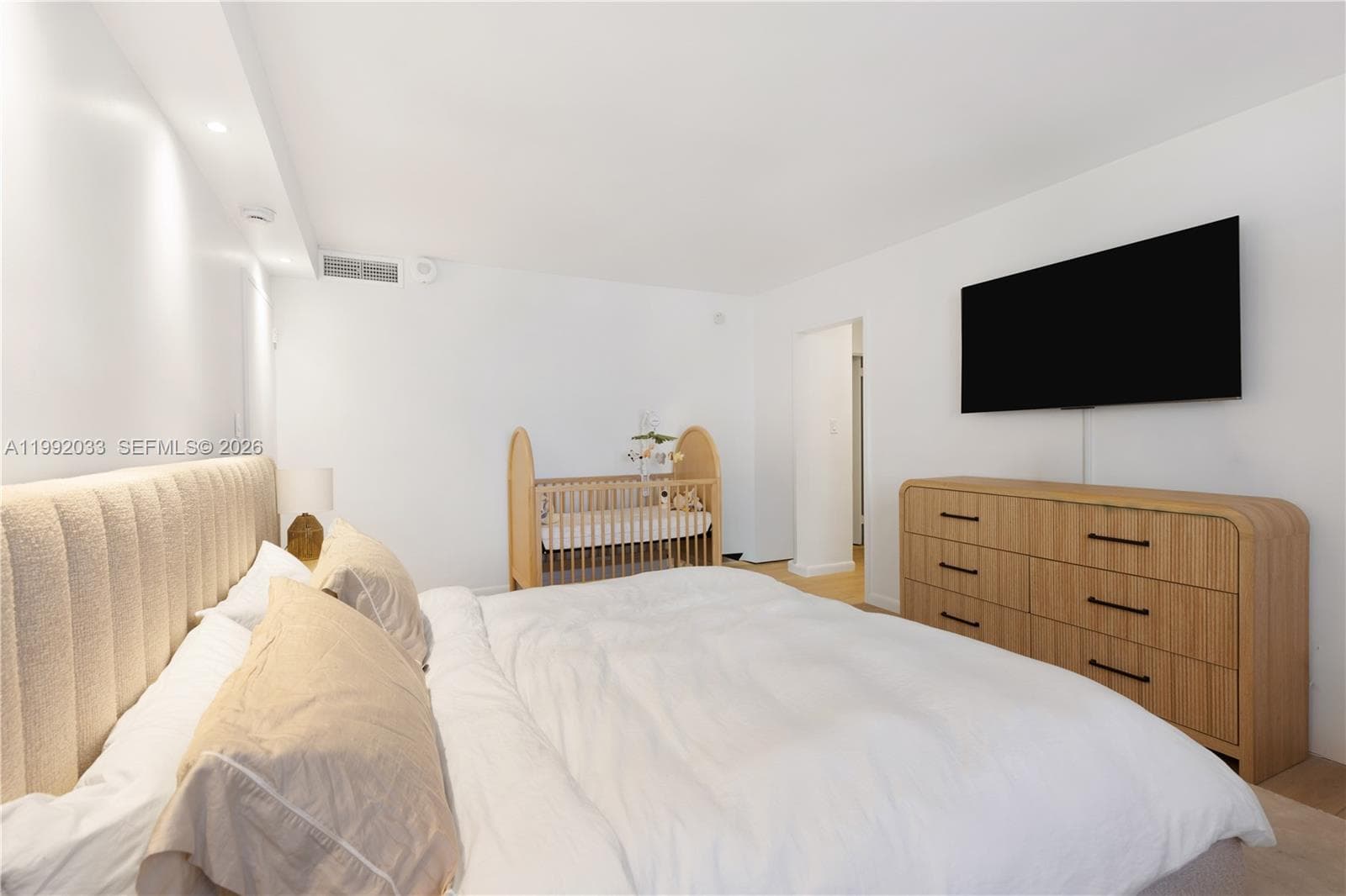 5161 Collins Ave 410 photo 8