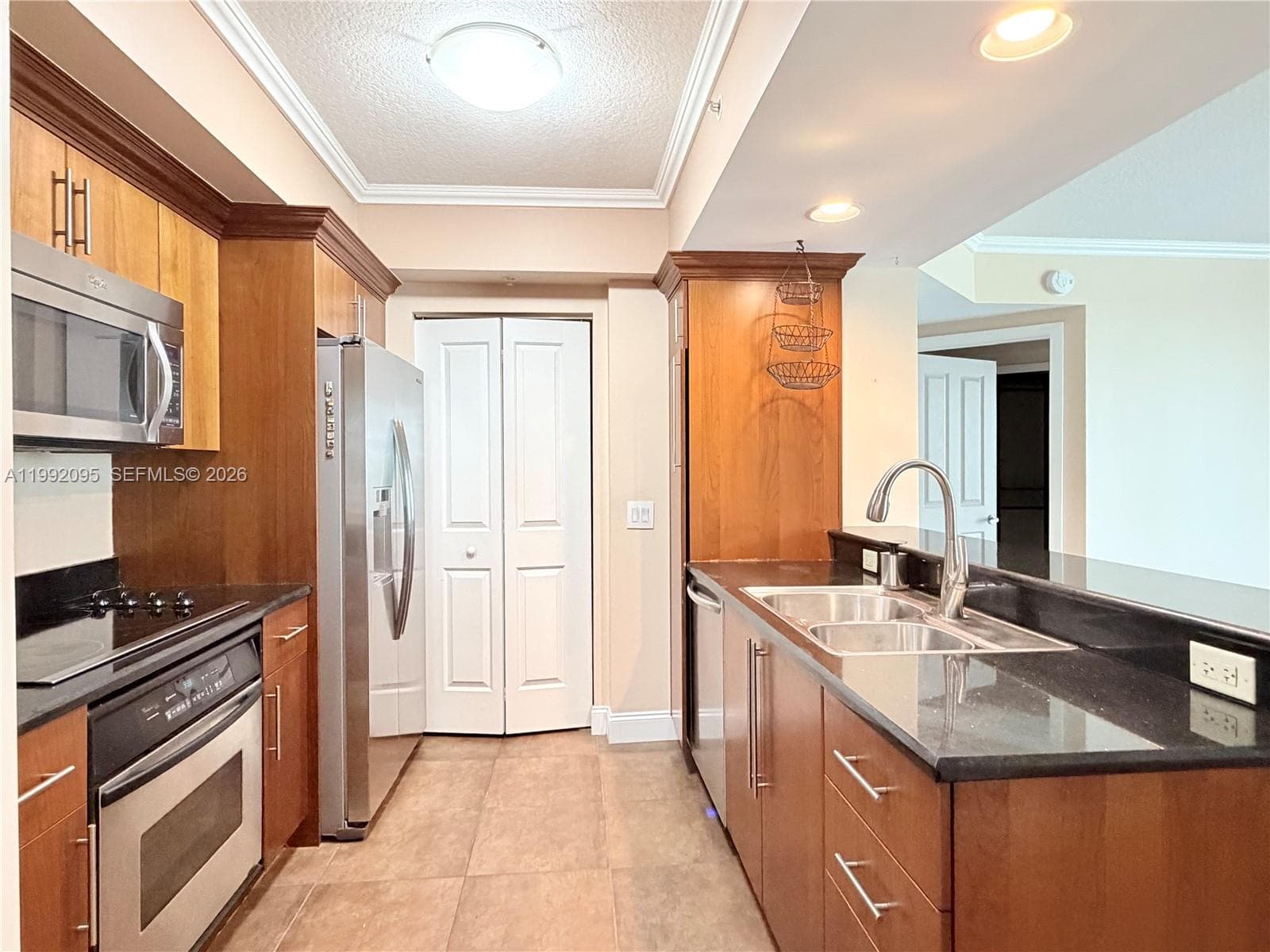 401 4th Ave 203 photo 2